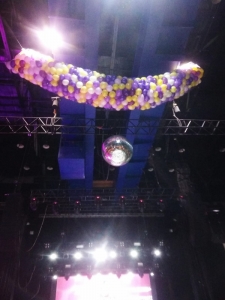 сброс 1000 воздушных шаров в клубе Base
