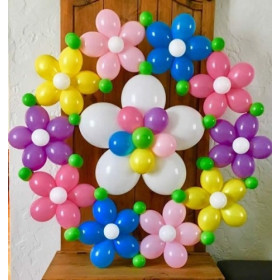 Цветок из воздушных шаров