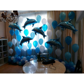фотозона из воздушных шаров с дельфинами
