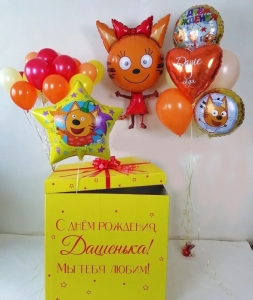 Коробка сюрприз с шарами Три кота Карамелька