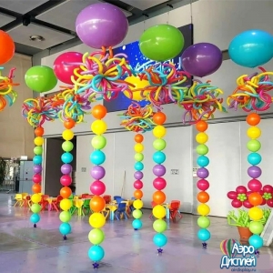 Стойки из воздушных шаров с большими шарами