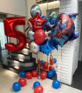 Композиция из воздушных шаров Человек Паук на День Рождения 5 лет