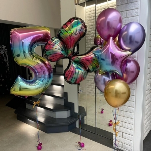 Композиция из воздушных шаров на День Рождения Радужная бабочка на 5 лет