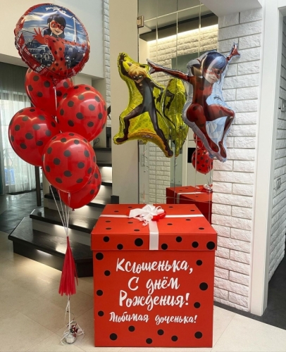 Коробка сюрприз с воздушными шарами Леди Баг и Супер Кот С Днем Рождения