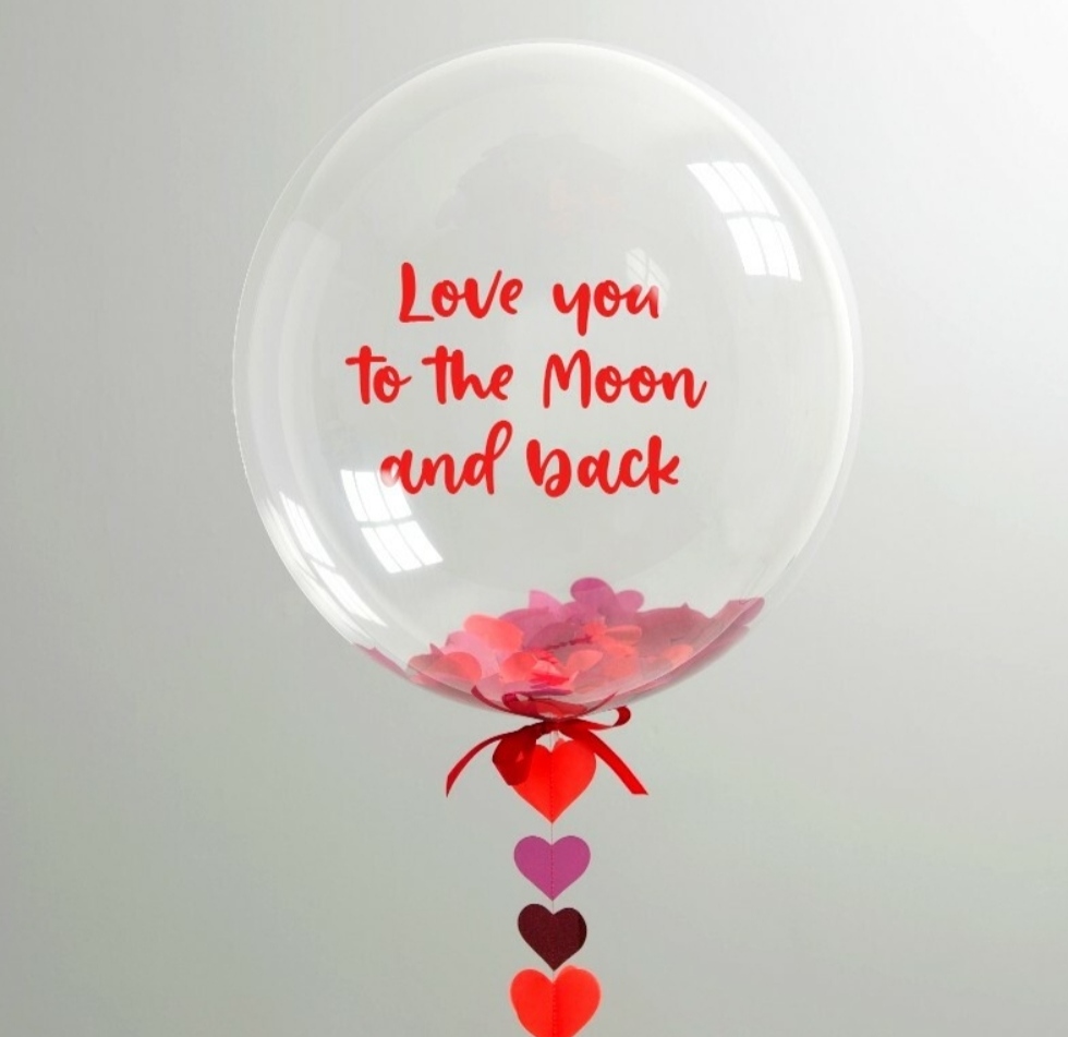 Прозрачный шар с надписью "Любовь"