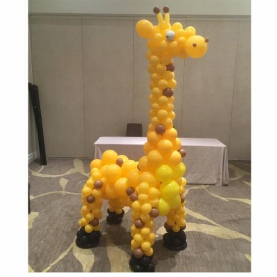 Фигура из шаров для детского праздника Жираф