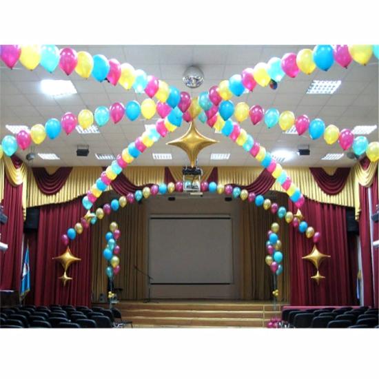 Оформление шарами актового зала на выпускной №1