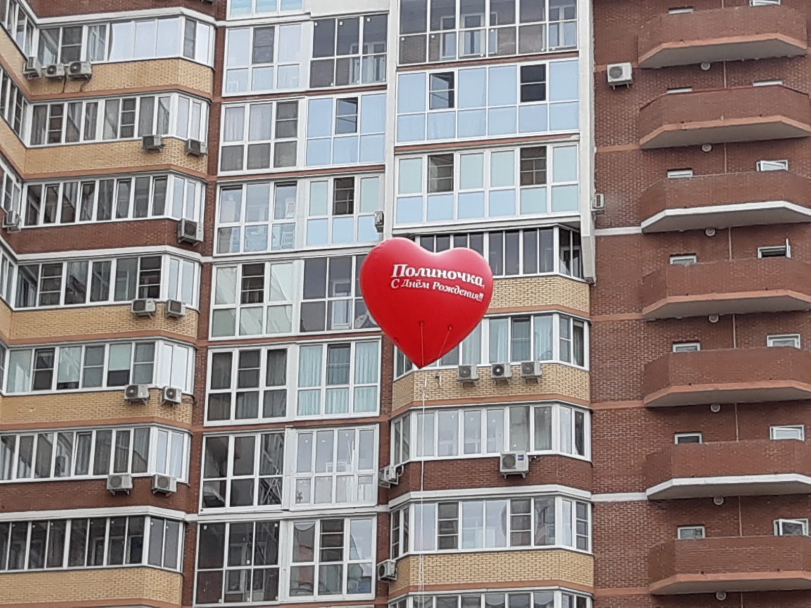 Воздушный виниловый шар Сердце 2,5 метра Красный