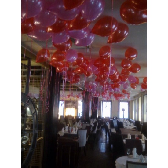 Воздушные шары под потолок в ресторане